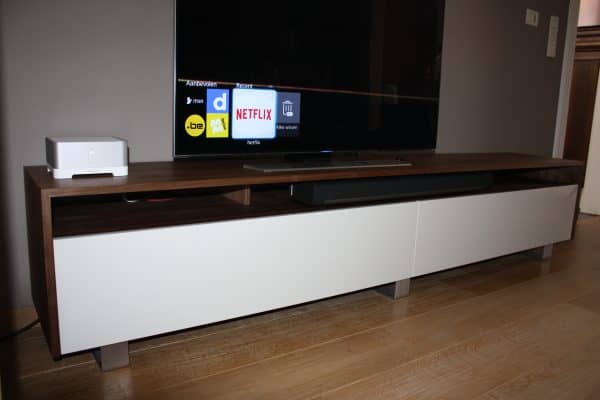 foto tv meubel noten met lichtgrijs